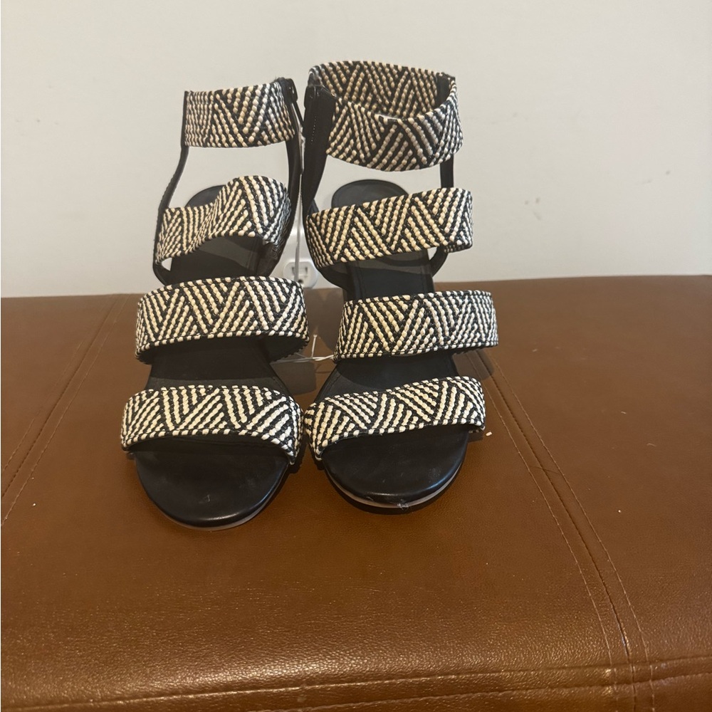 Universal Thread Black and Cream Strappy Sandals